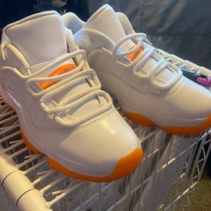 Low White Air Jordans size 8.5 Boys